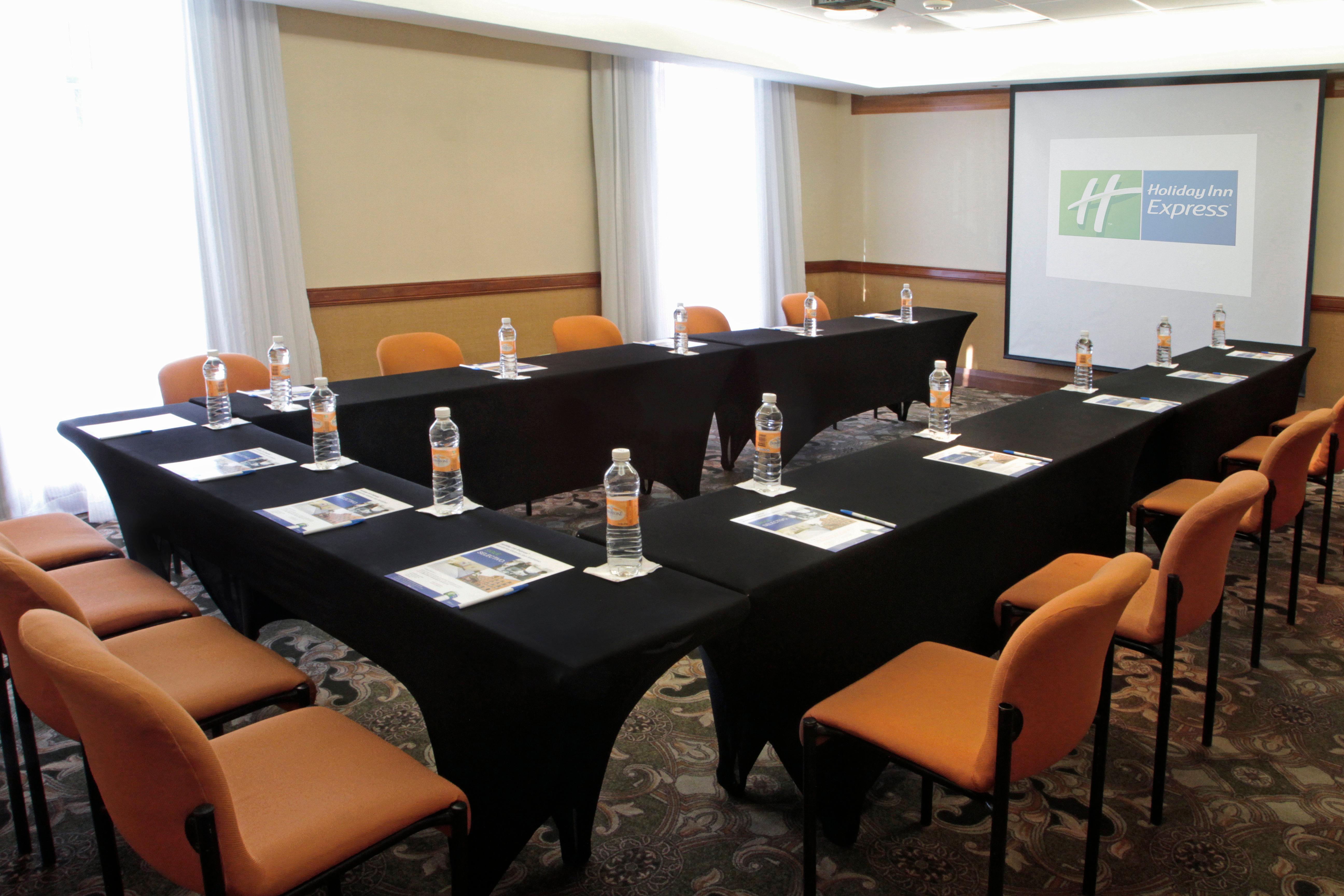 Holiday Inn Express Monterrey Galerias-San Jeronimo By Ihg Exterior photo