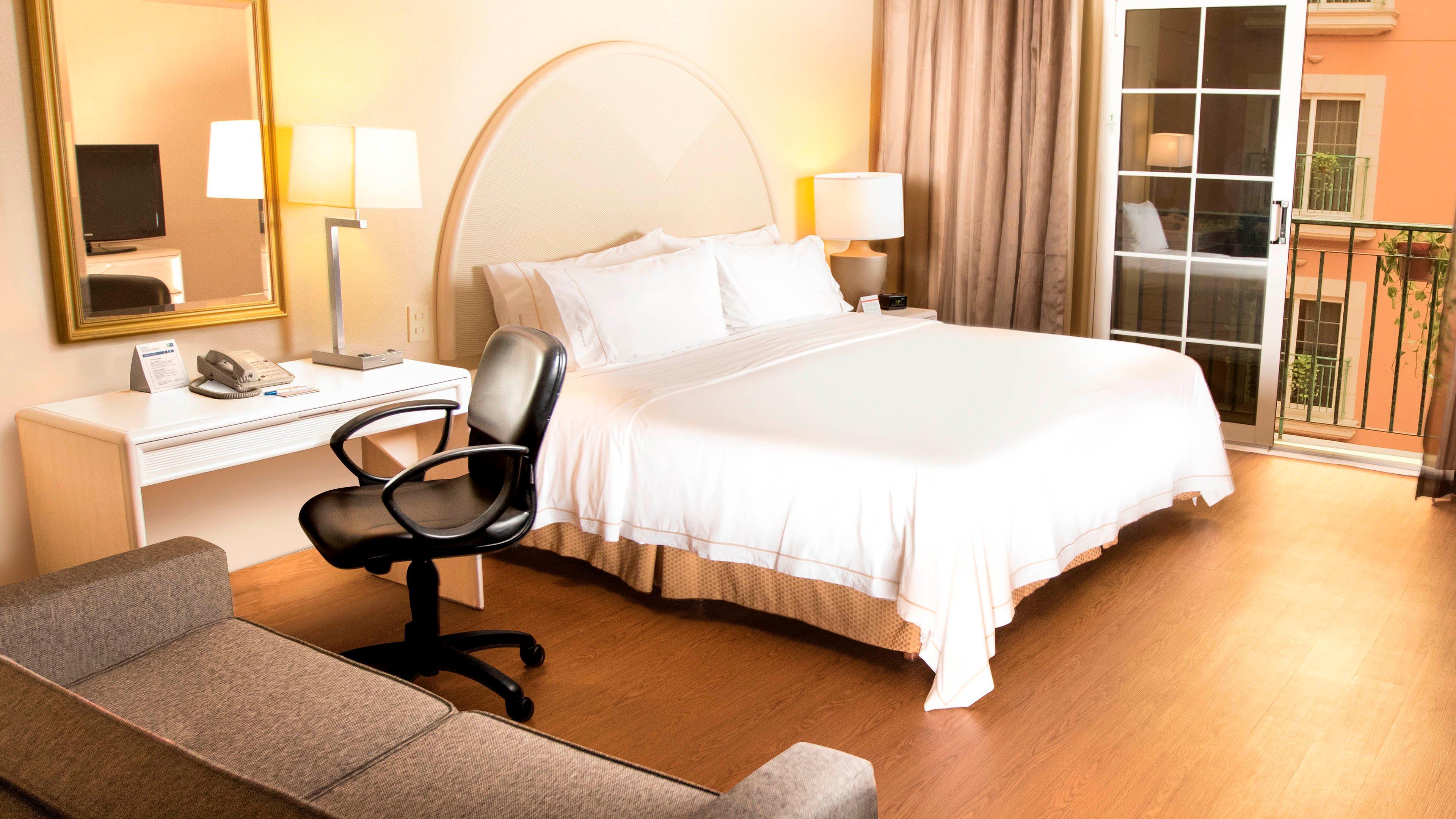 Holiday Inn Express Monterrey Galerias-San Jeronimo By Ihg Exterior photo