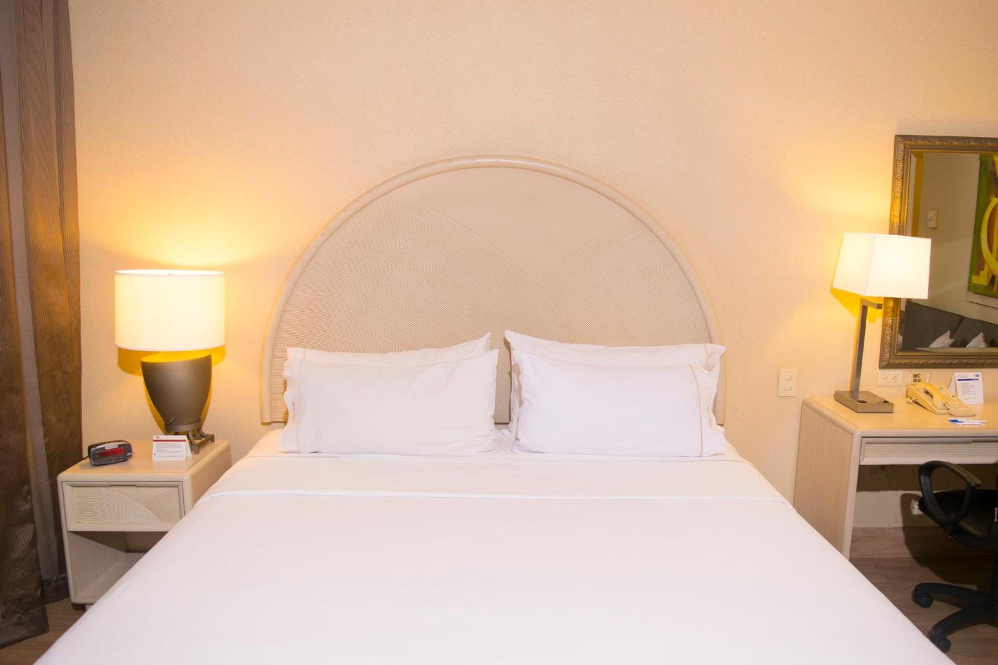 Holiday Inn Express Monterrey Galerias-San Jeronimo By Ihg Exterior photo
